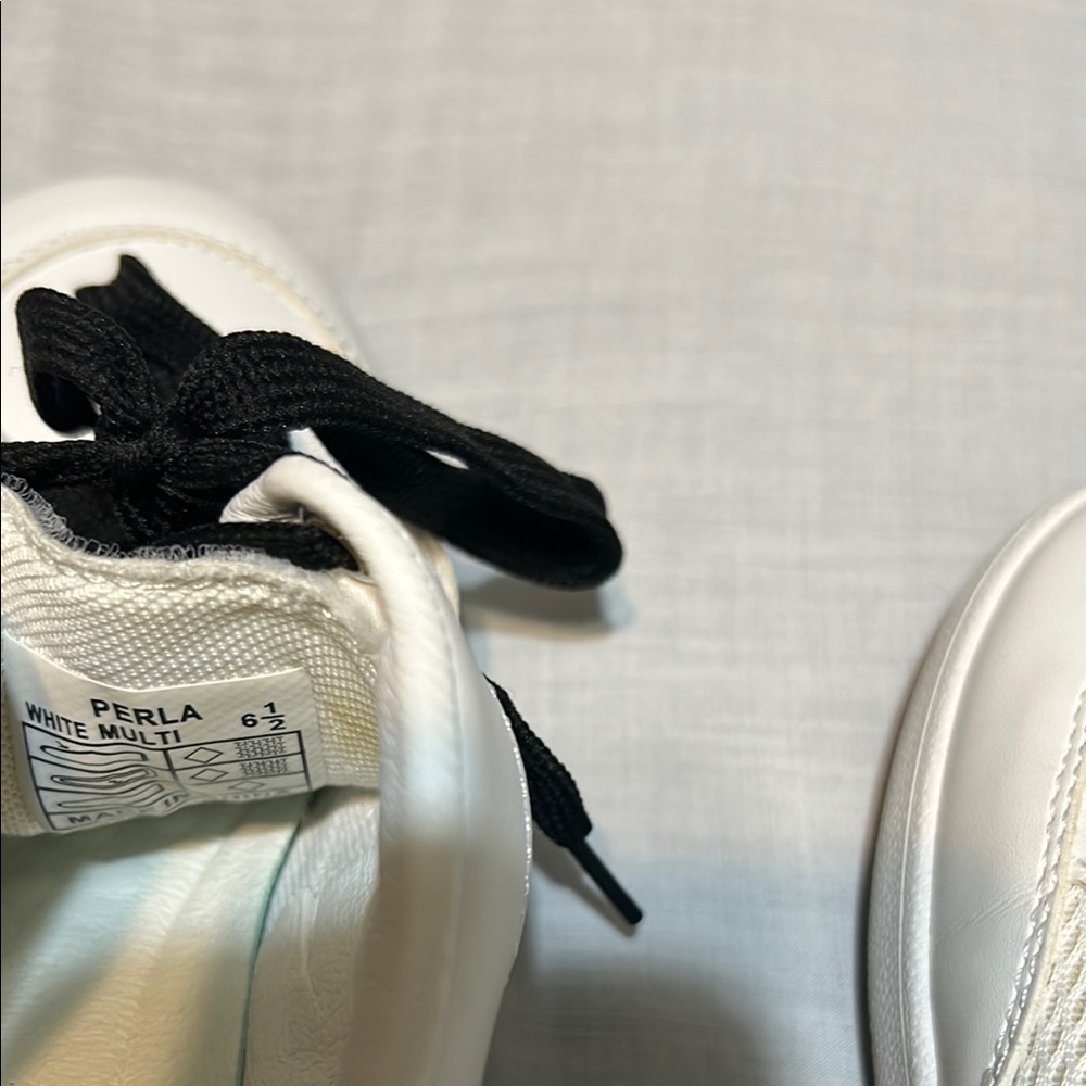 Vintage Havana White Sneakers with Black Accents - Picture 6 of 7
